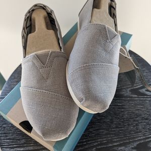 NWT TOMS Gray Alpargata W7.5